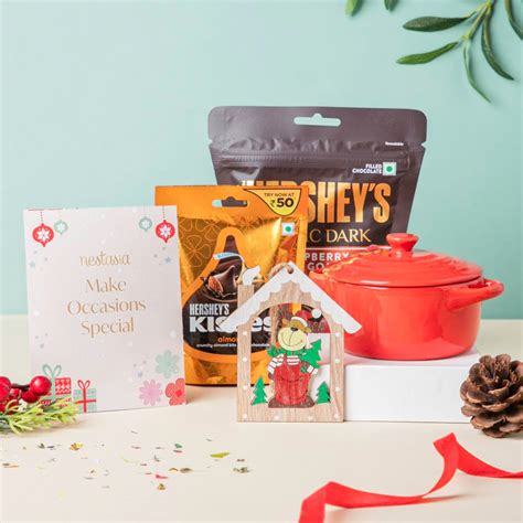 Red Velvet Baking Special Christmas Hamper Set Of 4 Online - Premium ...