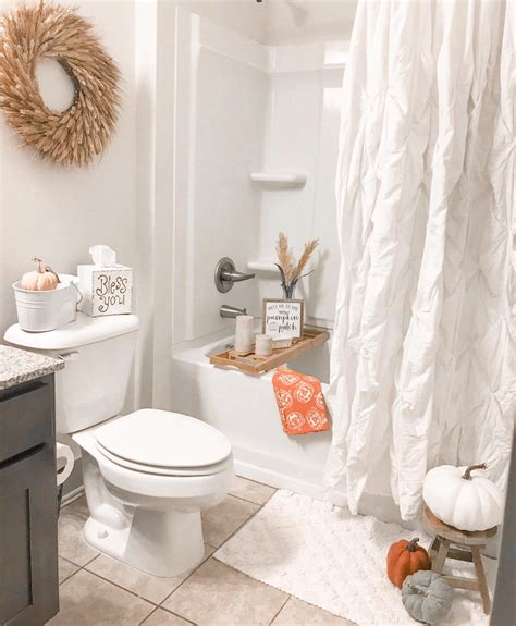 44 Creative Fall Bathroom Decor Ideas to Inspire You - Addicted To ...
