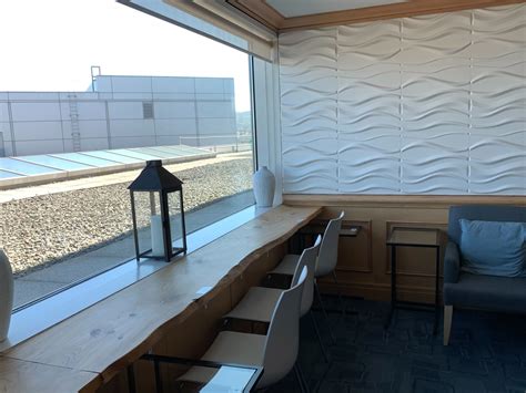 China Airlines Dynasty Lounge at San Francisco International Airport ...