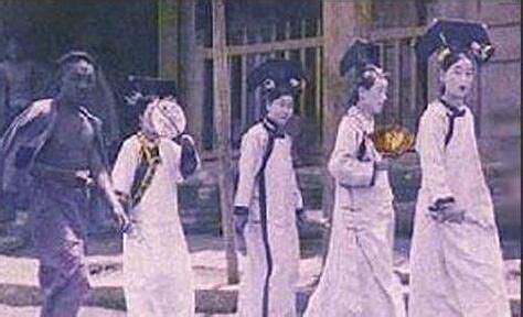 1992年北京故宫灵异事件 宫女现身原照片 - 娱乐圈知道 - 天晴资讯网