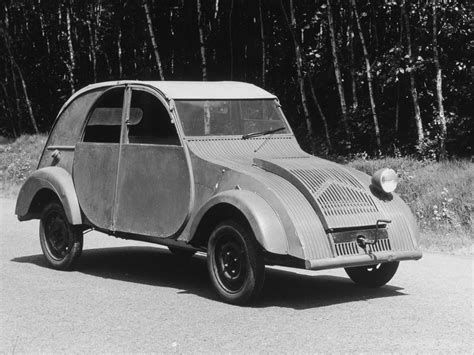 Foto 100-Jahre-Citroen-Der-2CV-001.jpg vom Artikel Ein Kultauto mit Geschichte: Der Citroen 2CV ...