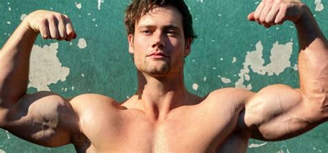 How To Make Your Muscles Look Bigger: Bodybuilder & Instagram Model ...