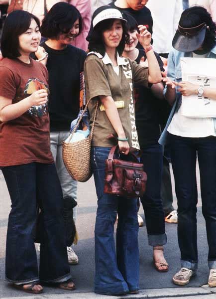 昭和52年東京・原宿で憩う若者たち：昭和のファッション 写真特集：時事ドットコム