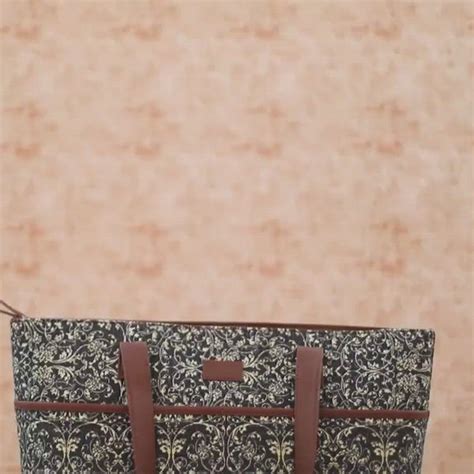 Lattice Lace U-Shaped Sling Bag – Zouk