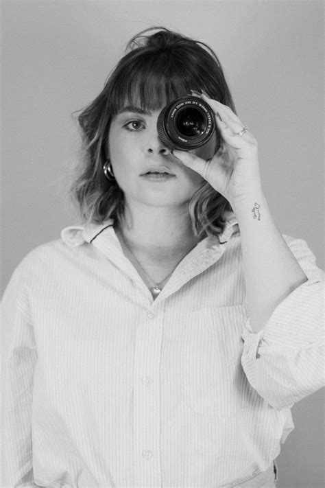 View through Camera Lens 的图像结果