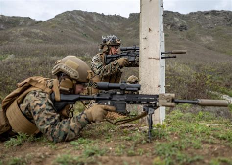 US Marines from 3rd Marine Division set security with M27 Infantry ...