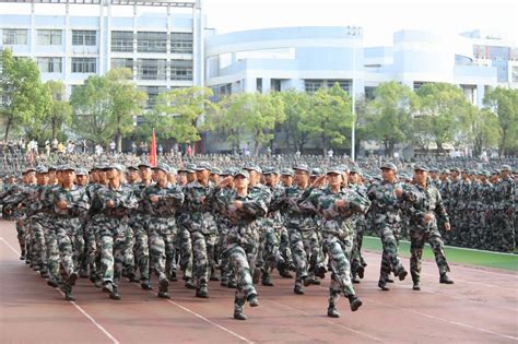 长沙理工大学举行2022级新生军训汇报总结大会 - 长理影像 - 新湖南