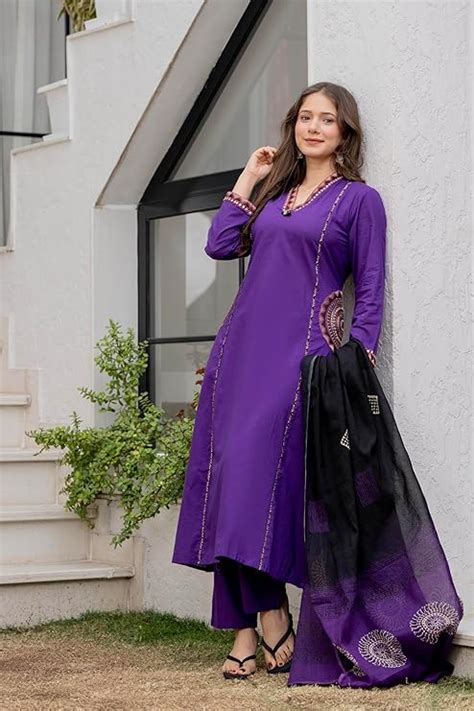 MEERA FAB Women Floral Printed Pure Cotton Straight V-Neck Kurta with