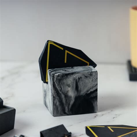 UCardo-Nero Marble-Contemporary Business Card Stand for Work Desk – Greyt