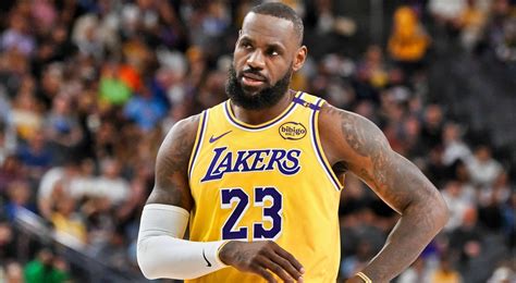 NBA Insider Drops Concerning Update On LeBron James’ Lingering Nerve Injury