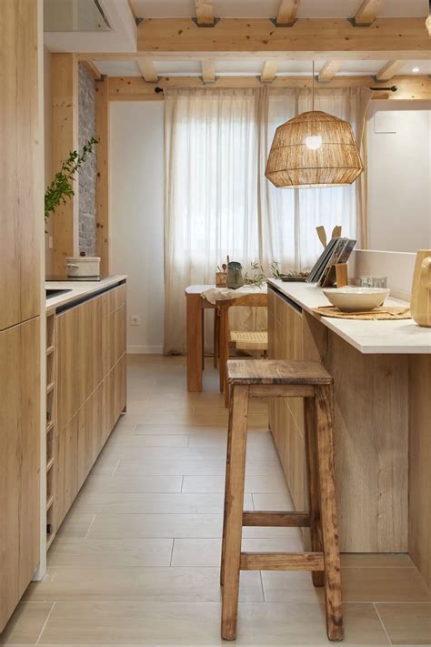 Una casita pequeña con encanto rústico y moderno: cocina abierta ...