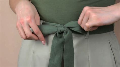 How to Tie a Pants Bow - YouTube