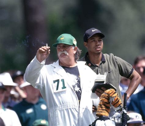 How do pro golf caddies make their money