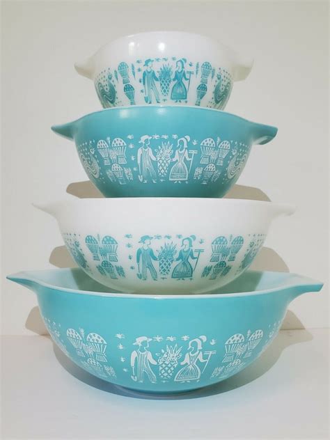The 10 Most Popular Vintage Pyrex Patterns - Antique HQ