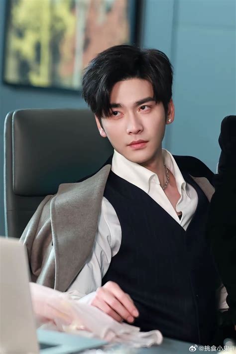 ក្ដៅគគុក! តារាប្រុសចិន Leo Wang Yiran ល្បីសម្ដែងក្នុងរឿងខ្លីៗ ត្រូវអតីតសង្សារហែ ...