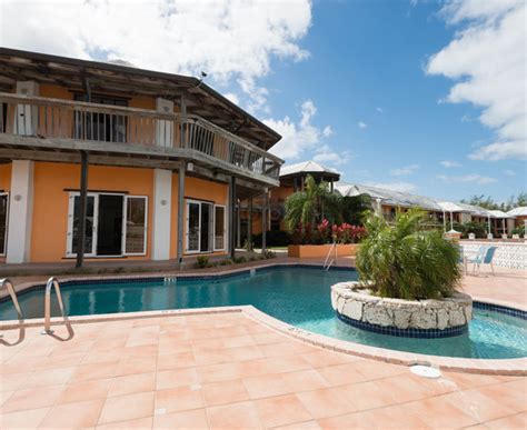 Running Mon Resort by KEES Vacations Rooms: Pictures & Reviews ...