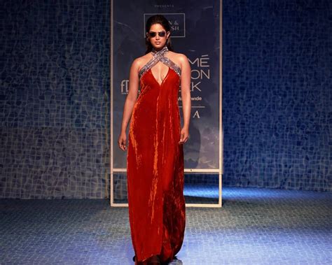 Harnaaz Kaur Sandhu sets the ramp on fire during FDCI x Lakme Fashion Week