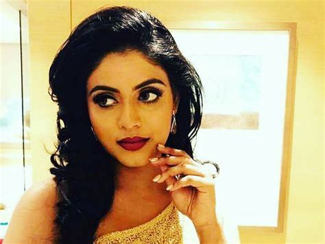 Actress Iniya to make a special appearance in ‘Valliiyan Velan’; deets ...