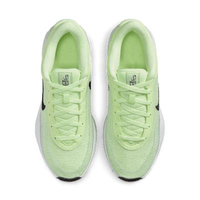 G.T. Hustle Academy Basketball Shoes. Nike IN