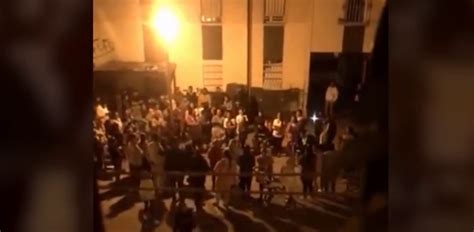 ¡Indignante! En un barrio del sur de Sevilla hacen caso omiso del ...