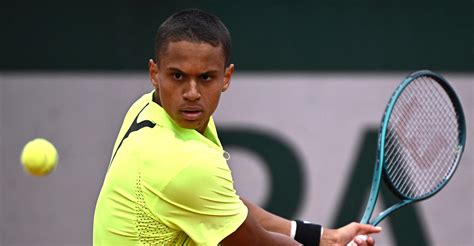 Gabriel Diallo surprises 2025 Clay-Court Leader Cerundolo au premier ...