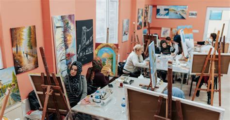 One Person in the Society Painting 的图像结果