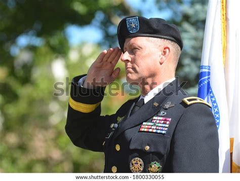 People Standing General 的图像结果