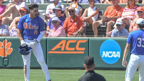 Florida baseball vs Clemson score updates in NCAA baseball super regional
