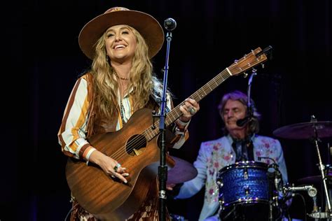 2022 CMA Awards: How to watch the country music celebration - Los ...