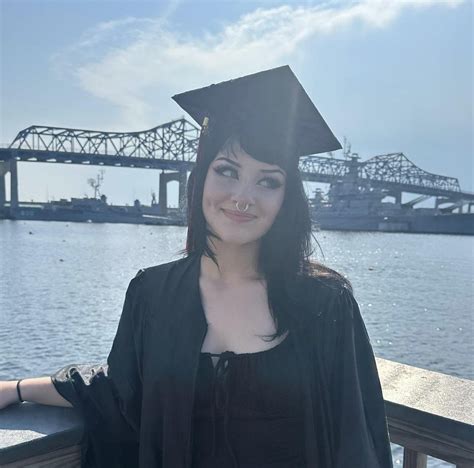 Mia Rae aka Thiccmom666 graduated high school : r/thicccmom