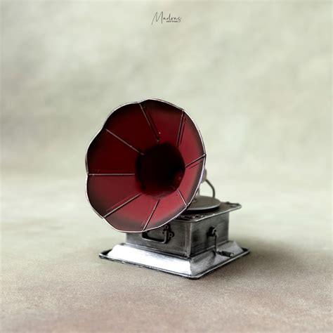 Vintage Gramophone | 20 cm – Madras Prop Store