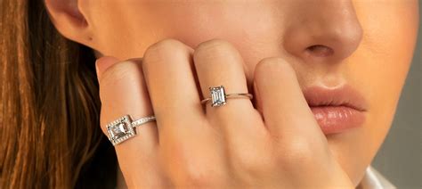 What Hand Do You Wear an Engagement Ring On? | GLAMIRA.in