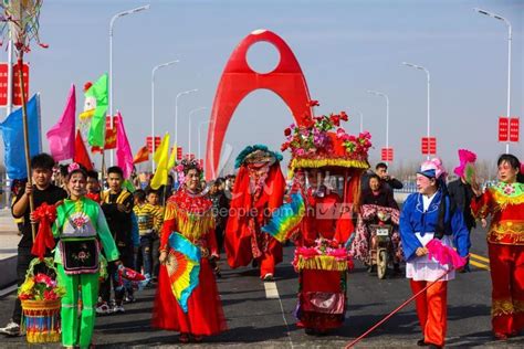 农村春节习俗，划旱船精彩再现，传统文化迎新年