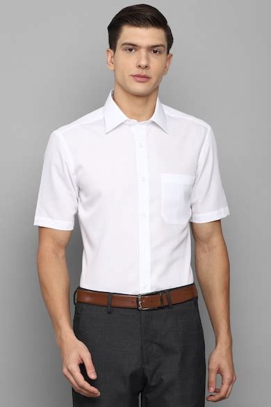 Buy Men White Classic Fit Solid Half Sleeves Formal Shirt Online ...
