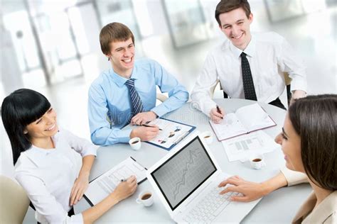 Group of Happy Business People 的图像结果