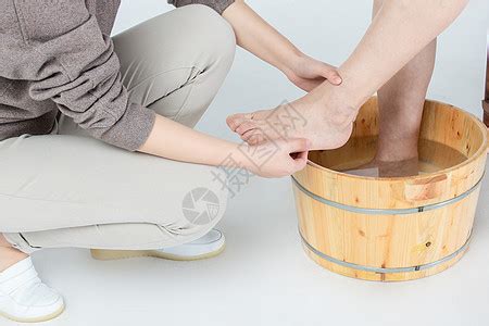 洗脚水里加上这一物 洗脚水里加上这一物能帮助你轻松排出体内湿气_知秀网