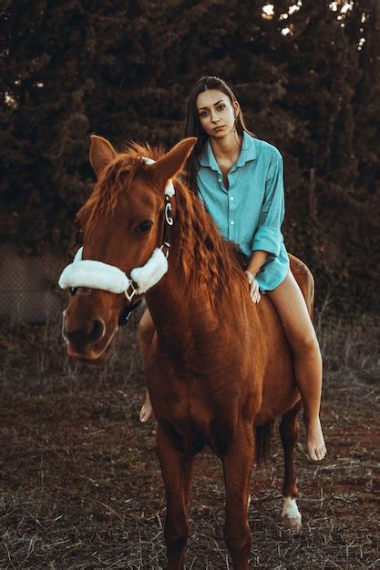 Nackt einem pferd reiten Bilder - Kostenloser Download auf Freepik