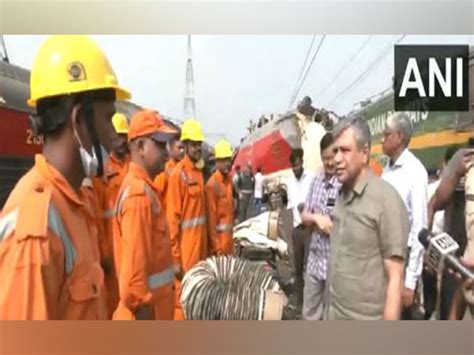 Odisha train accident: Ashwini Vaishnaw thanks NDRF officials for ...