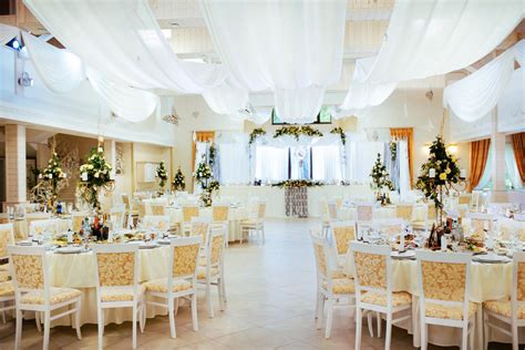 Rezultat imagine pentru Wedding Reception Table Layout