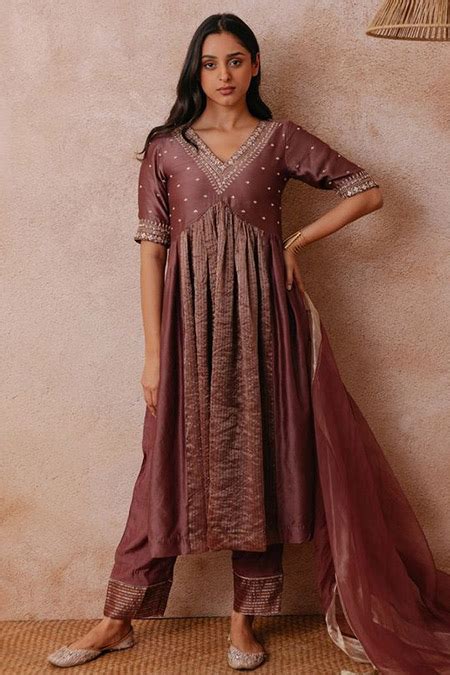 6 Silk V-Neck Kurti Designs For Every Style | Herzindagi