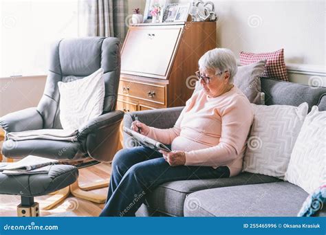 Old Senior Woman, 80s Adult, Grandmother, Making Crossword Puzzles in ...