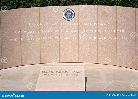 President Ronald Reagan S Grave Editorial Image - Image of star ...