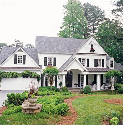 These Before-and-After Colonial Home Exteriors Boast Stately Style