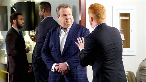 Watch Modern Family S7 Episode 15 on JioHotstar