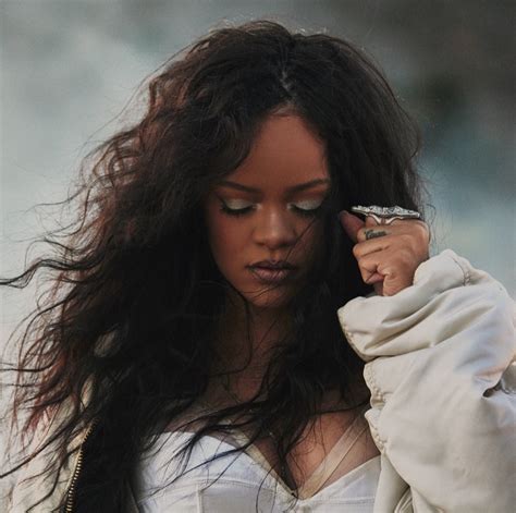 Rihanna SHATTERS Radio Record with 'Lift Me Up' & STORMS the Streaming ...