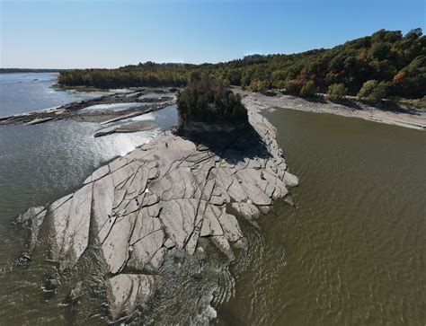 Low River Stages along the Lower Ohio and Mississippi Rivers
