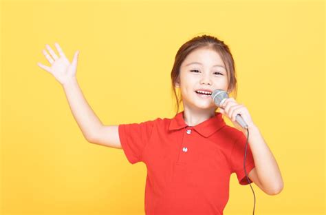 【儿童声乐】 为什么要让孩子学习唱歌？|张赢心|声乐|课程_新浪新闻