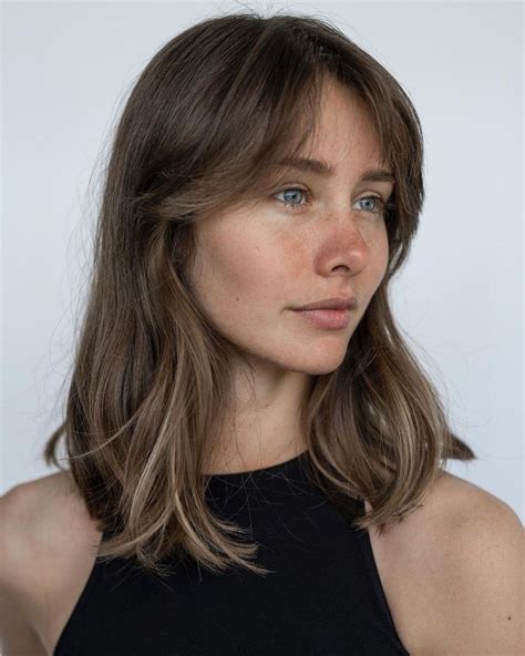 Short Hair with Curtain Bangs 2025: 20 Trendy Ideas for Round Faces ...