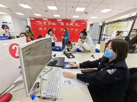 贵州：11省份户籍居民首次申领居民身份证可在黔就近办理-新华网