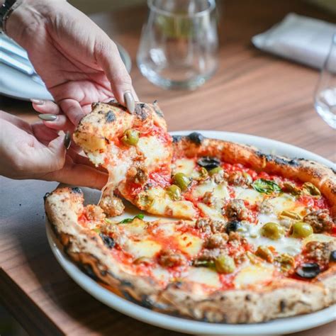 Popular Restaurant 的图像结果